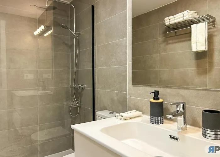 Apartamento Con Terraza Y Vista Al Jardín